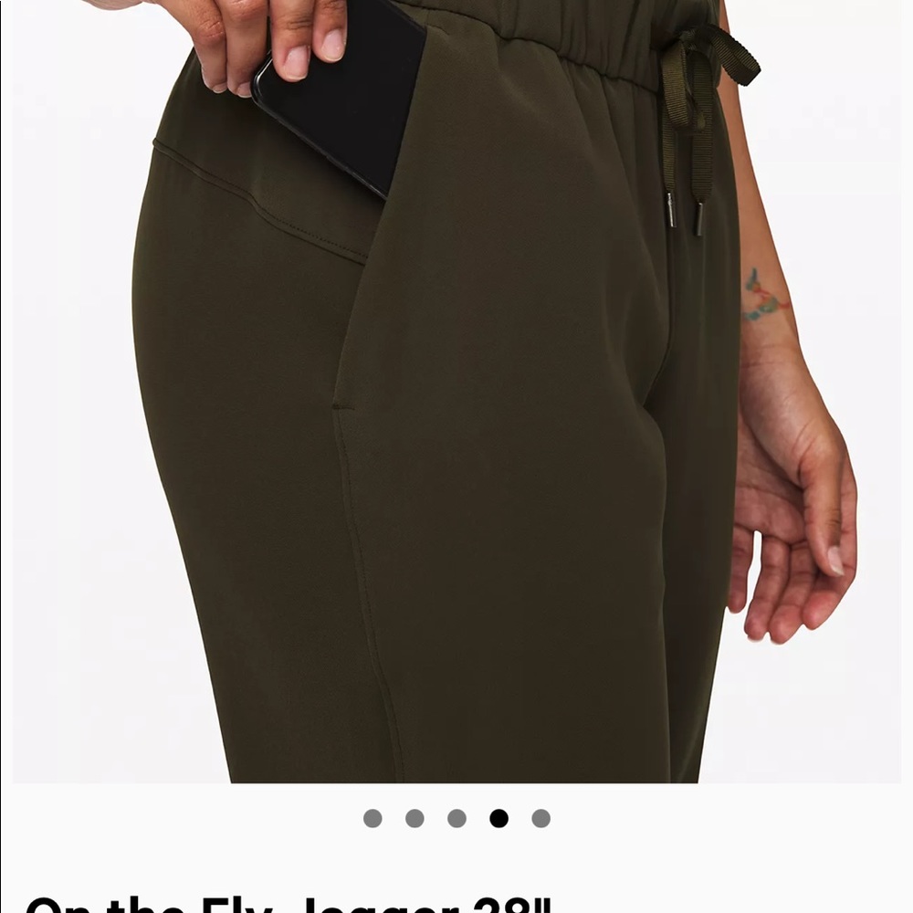 On The Fly Lululemon Jogger Size 6